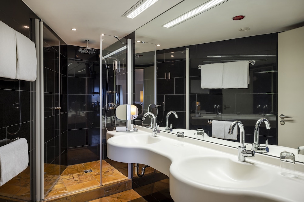 Suite del hotel Arcotel Onyx Hamburg. Foto 3