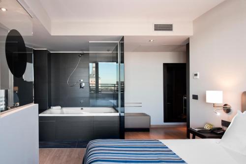 Habitación Deluxe del hotel Exe Moncloa. Foto 1