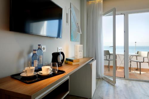 Habitación Deluxe del hotel Benalma Costa del Sol. Foto 1