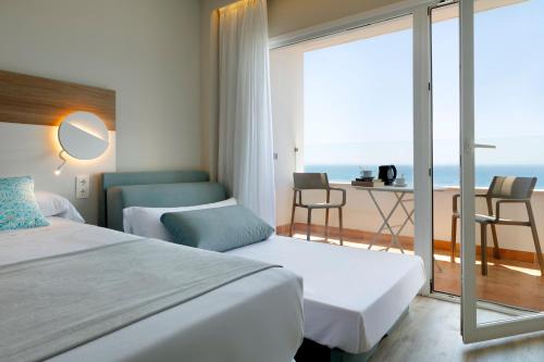 Habitación Doble Deluxe del hotel Benalma Costa del Sol. Foto 5