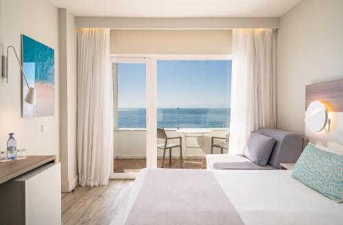 Habitación doble Vista Mar Balcón o Terraza Premium Normal del hotel Benalma Costa del Sol. Foto 4