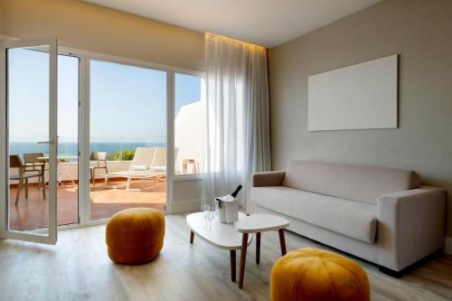 Suite Junior con vistas al mar del hotel Benalma Costa del Sol. Foto 1