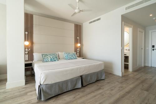 Suite Junior con vistas al mar del hotel Benalma Costa del Sol. Foto 6