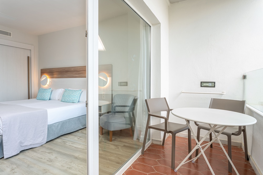 Habitación Deluxe del hotel Benalma Costa del Sol. Foto 1