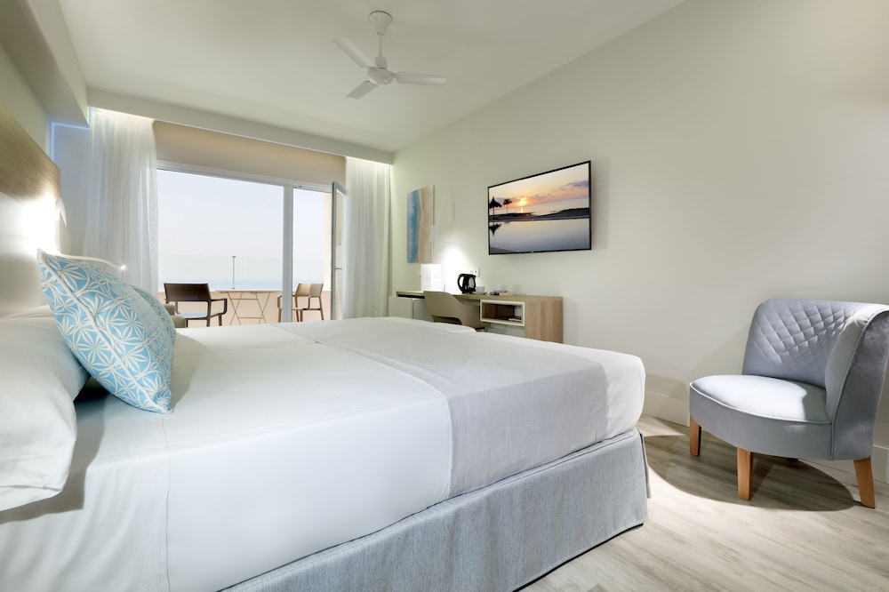 Habitación Grand Vista Mar del hotel Benalma Costa del Sol. Foto 2