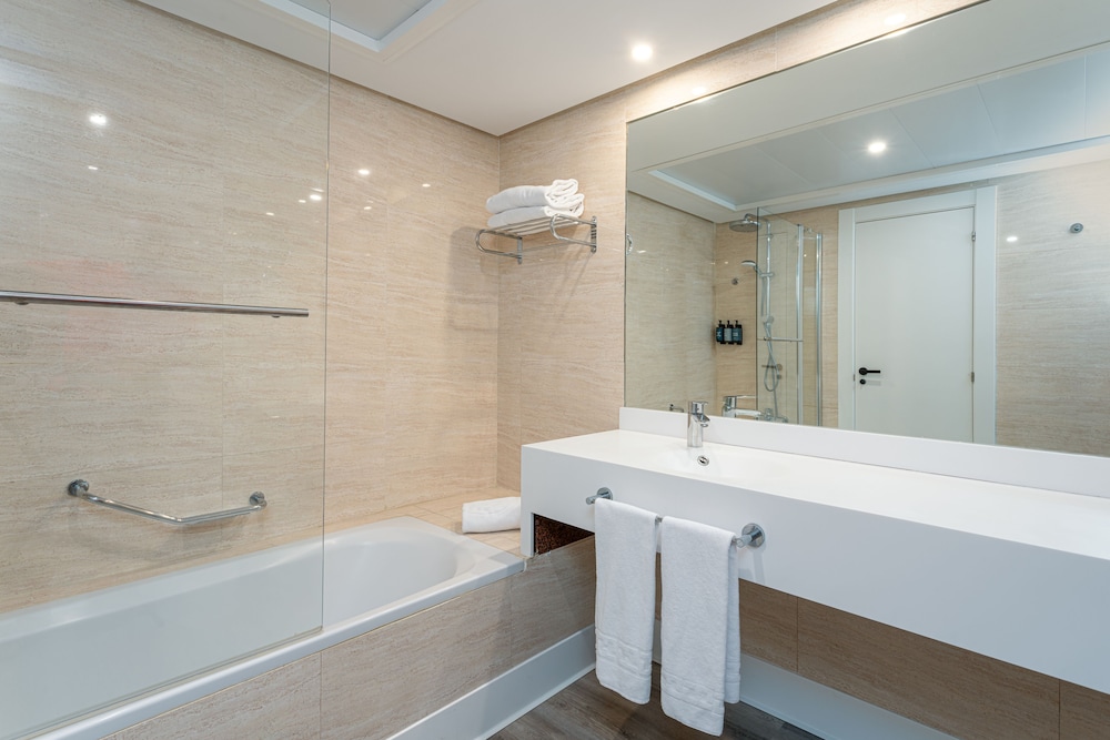 Habitación Grand Vista Mar del hotel Benalma Costa del Sol. Foto 3