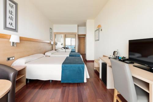 Habitación Doble Superior con vistas frontales al mar del hotel Best Benalmadena. Foto 1