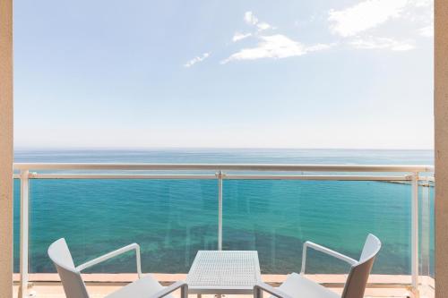 Habitación Doble Superior con vistas frontales al mar del hotel Best Benalmadena. Foto 8