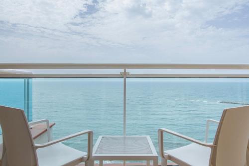 Habitación Doble Superior con vistas frontales al mar del hotel Best Benalmadena. Foto 9