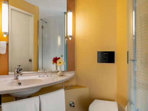 Habitación Doble Estándar del hotel Ibis Bursa. Foto 2