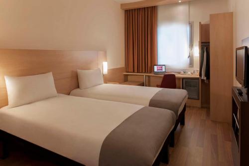 Habitación Doble Estándar - 2 camas del hotel Ibis Bursa. Foto 7