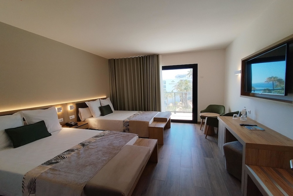 Habitación Superior del hotel Best Triton. Foto 1