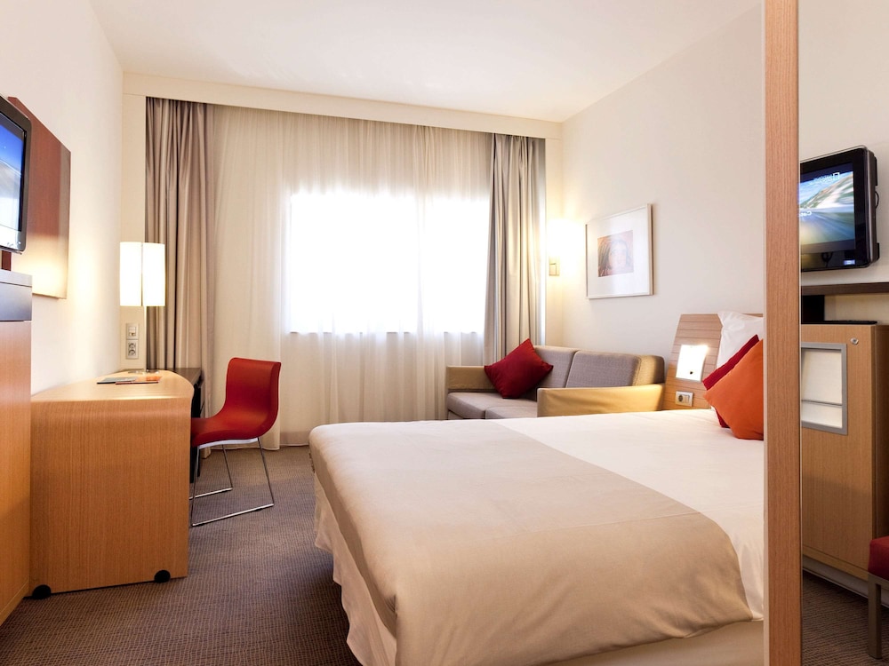 Habitación Superior con 1 Cama Queen Size y Sofá del hotel Novotel Gaziantep. Foto 1