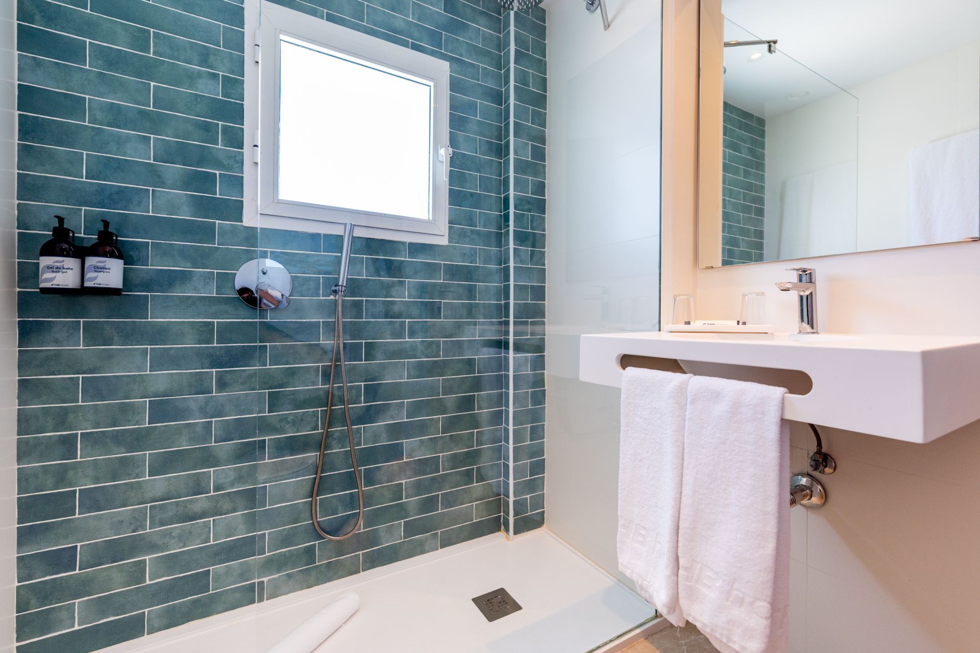 Habitación doble Vista Piscina Superior del hotel THB San Fermin. Foto 10