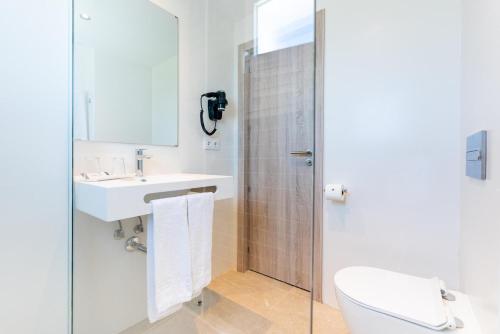 Habitación Doble Económica - 1 o 2 camas del hotel THB San Fermin. Foto 3