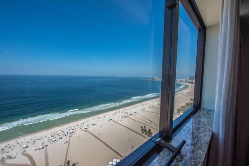 Habitación Doble con vistas frontales al mar - 2 camas del hotel Hilton Copacabana Rio De Janeiro. Foto 1