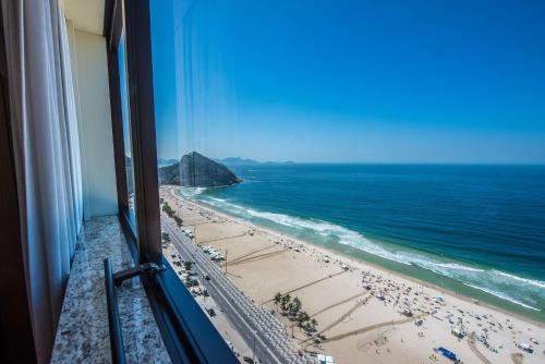 Habitación Doble con vistas frontales al mar - 2 camas del hotel Hilton Copacabana Rio De Janeiro. Foto 3