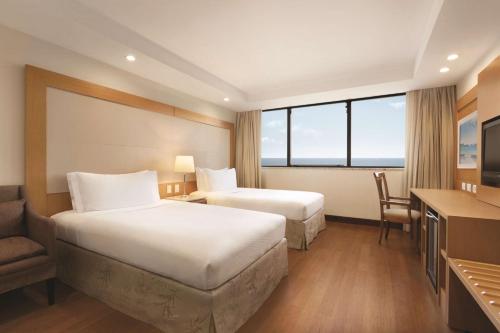 Habitación Doble con vistas frontales al mar - 2 camas del hotel Hilton Copacabana Rio De Janeiro. Foto 4
