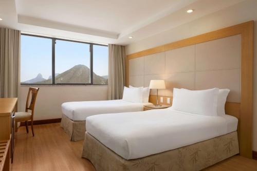Habitación Doble con vistas al mar - 2 camas - Copacabana del hotel Hilton Copacabana Rio De Janeiro. Foto 2