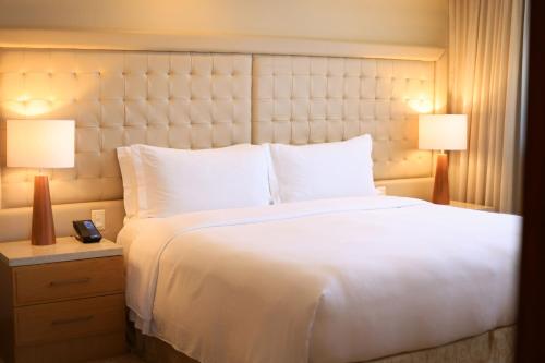 Habitación con cama extragrande y vistas al mar - Copacabana del hotel Hilton Copacabana Rio De Janeiro. Foto 4