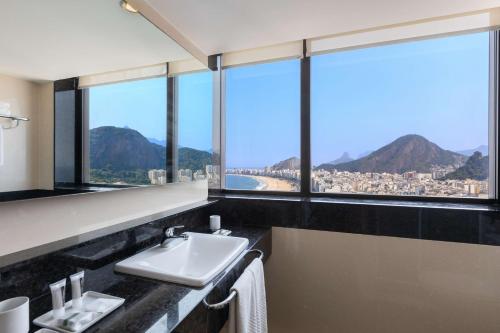 Suite Executive de 1 dormitorio con cama extragrande - Frente al mar del hotel Hilton Copacabana Rio De Janeiro. Foto 1