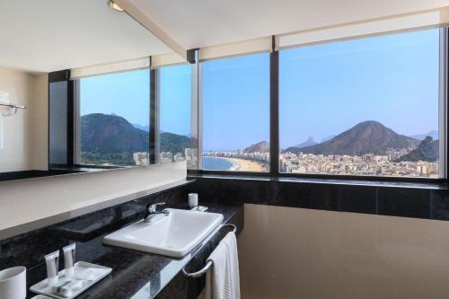 Suite Executive de 1 dormitorio con cama extragrande - Frente al mar del hotel Hilton Copacabana Rio De Janeiro. Foto 8