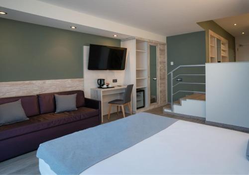 Habitación familiar Superior Sofá Cama incluido 2 Camas individuales 1 Cama doble del hotel Medplaya Hotel Bali. Foto 3