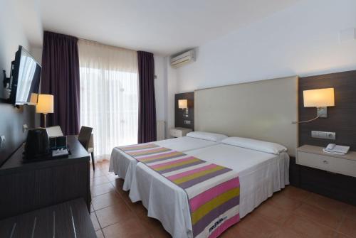 Habitación Doble con vistas al mar del hotel Medplaya Alba Beach. Foto 2