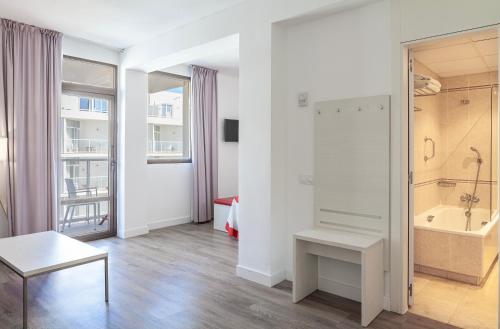 Habitación Triple del hotel Alay - Adults Only. Foto 1