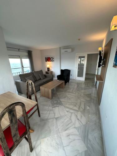 Apartamento Superior con vistas frontales del hotel First Flatotel Internacional. Foto 18