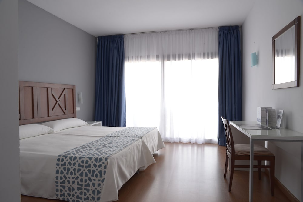 Habitación con 1 cama doble o 2 individuales, vistas a la montaña del hotel TRH Paraiso. Foto 2