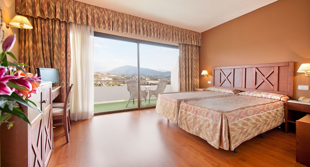 Habitación con 1 cama doble o 2 individuales + 1 cama extra vistas al mar del hotel TRH Paraiso