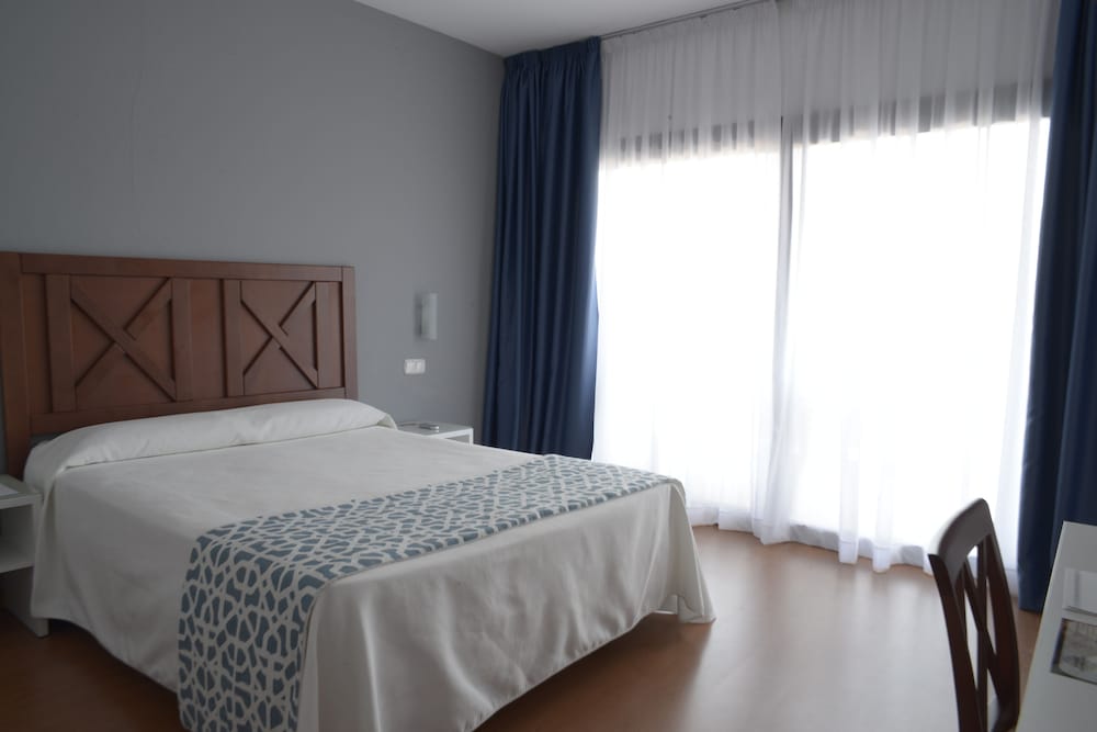 Habitación con 1 cama doble o 2 individuales + 1 cama extra vistas al mar del hotel TRH Paraiso. Foto 1