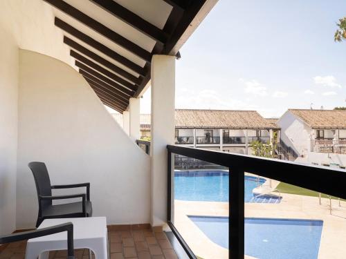 Habitación Triple Superior con vistas a la piscina del hotel Ona Diana Park. Foto 5