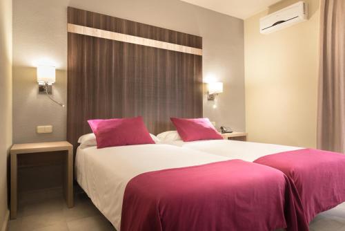 Habitación Doble con vistas a la piscina - 1 o 2 camas del hotel Ona Diana Park. Foto 16