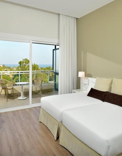 Suite Sol Xtra del hotel Sol Marbella Estepona Atalaya Park. Foto 1