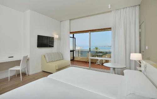 Habitación Sol Xtra con vistas al mar del hotel Sol Marbella Estepona Atalaya Park
