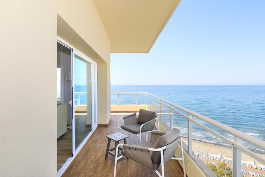 Suite Vista Mar del hotel Sol Marbella Estepona Atalaya Park. Foto 1