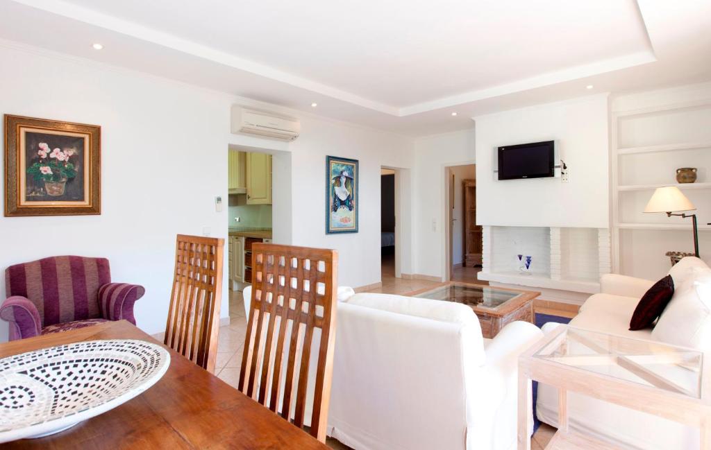 Xtra 2 Bedroom Beach House WITH GARDEN del hotel Sol Marbella Estepona Atalaya Park. Foto 1