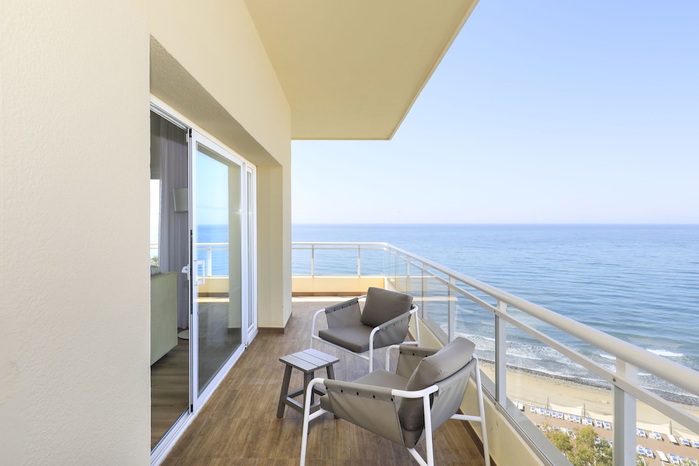 Suite Xtra Sol con vistas al mar del hotel Sol Marbella Estepona Atalaya Park. Foto 6