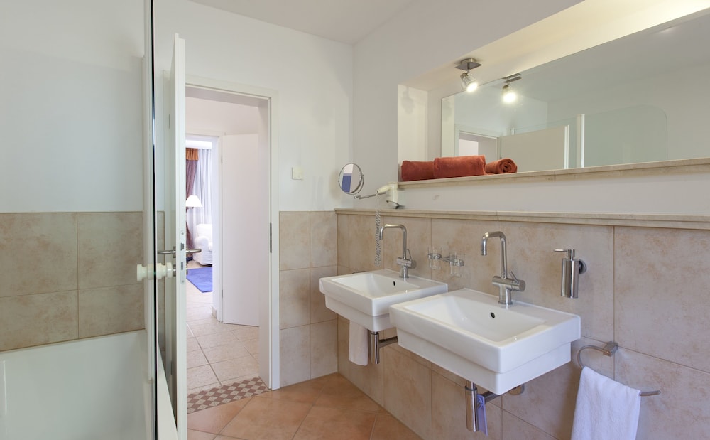 Casa de playa Xtra de 3 dormitorios con jardín del hotel Sol Marbella Estepona Atalaya Park. Foto 2