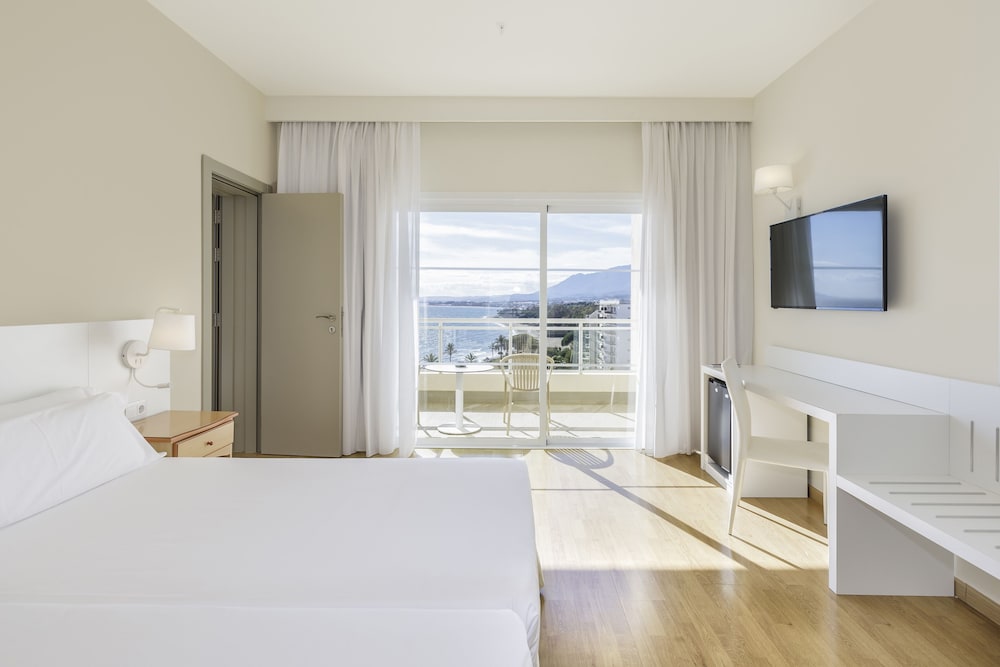 Habitación SOL Comunicante con vistas al mar del hotel Sol Marbella Estepona Atalaya Park