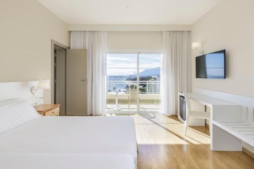 Habitaciones Sol Comunicadas con vistas al mar del hotel Sol Marbella Estepona Atalaya Park. Foto 1