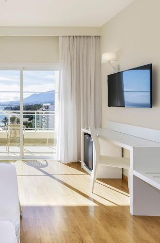 Habitaciones Sol Comunicadas con vistas al mar del hotel Sol Marbella Estepona Atalaya Park. Foto 3