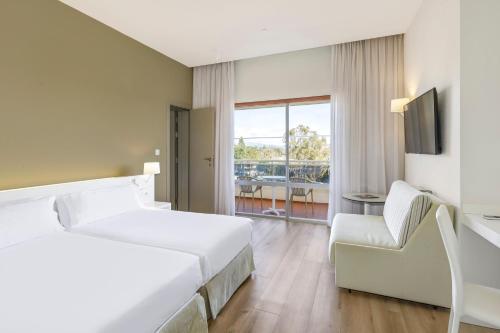 Habitaciones Sol Comunicadas del hotel Sol Marbella Estepona Atalaya Park. Foto 1