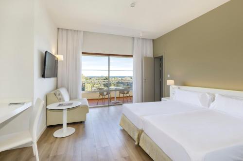 Habitaciones Sol Comunicadas del hotel Sol Marbella Estepona Atalaya Park. Foto 3