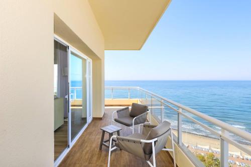 Suite Xtra Sol con vistas al mar del hotel Sol Marbella Estepona Atalaya Park. Foto 5