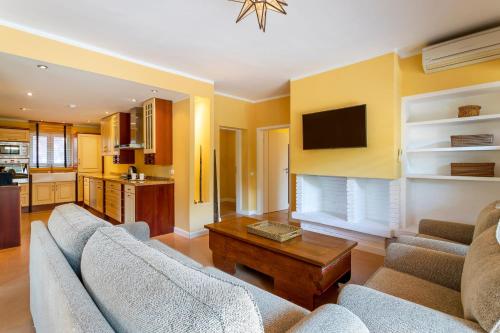 Casa de playa Xtra de 3 dormitorios con jardín del hotel Sol Marbella Estepona Atalaya Park. Foto 2