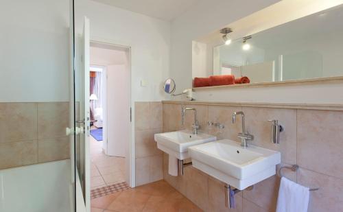 Casa de playa Xtra de 3 dormitorios con jardín del hotel Sol Marbella Estepona Atalaya Park. Foto 3