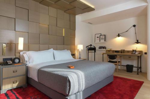 Suite Junior Premium con cama extragrande del hotel Canopy By Hilton Zagreb - City Centre